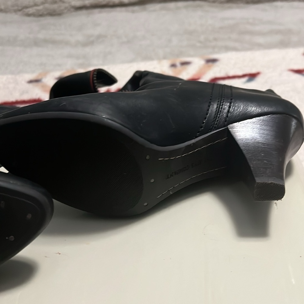 Frye boots. Dannika piping zip boot Size 9. - Picture 6 of 7